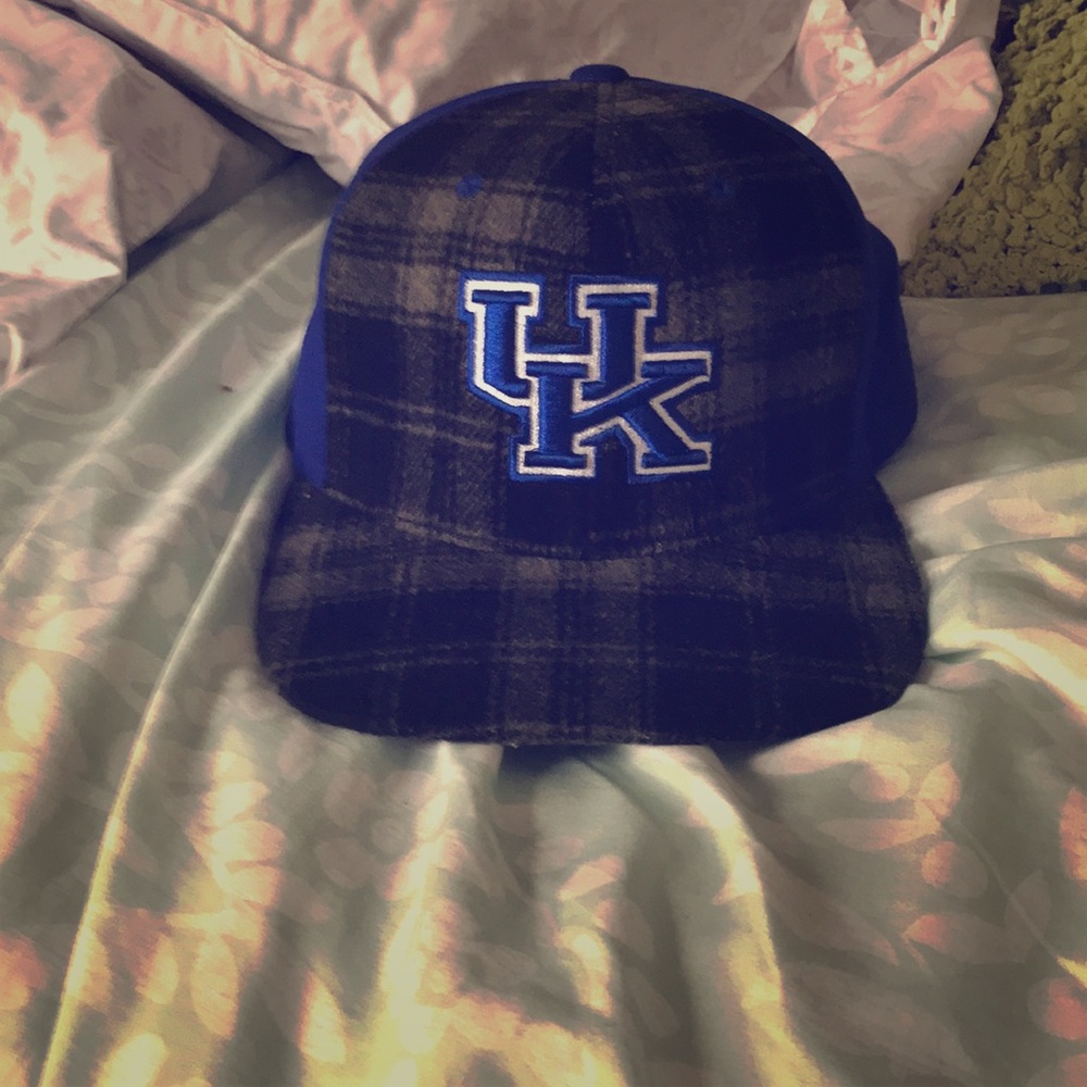 A university of Kentucky flat hat